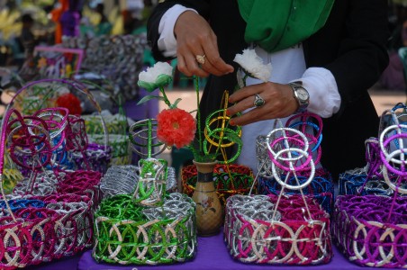 Kerajinan Dari Gelas Plastik Bening