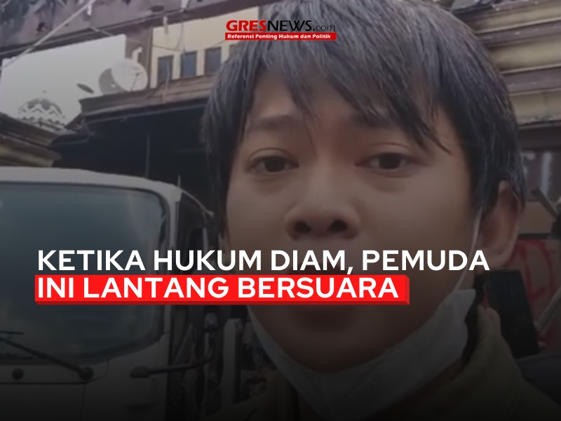 Ketika Polres Jakarta Timur terbakar seorang pemuda menuntut keadilan. 
