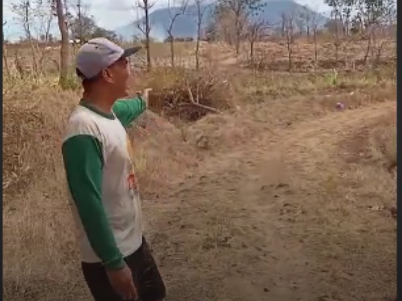 Warga kesulitan mengangkut hasil panen seperti tomat, melon, cabai, dan jagung. 