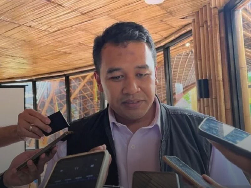 Komdigi wacanakan aturan balik nama untuk hape bekas.
