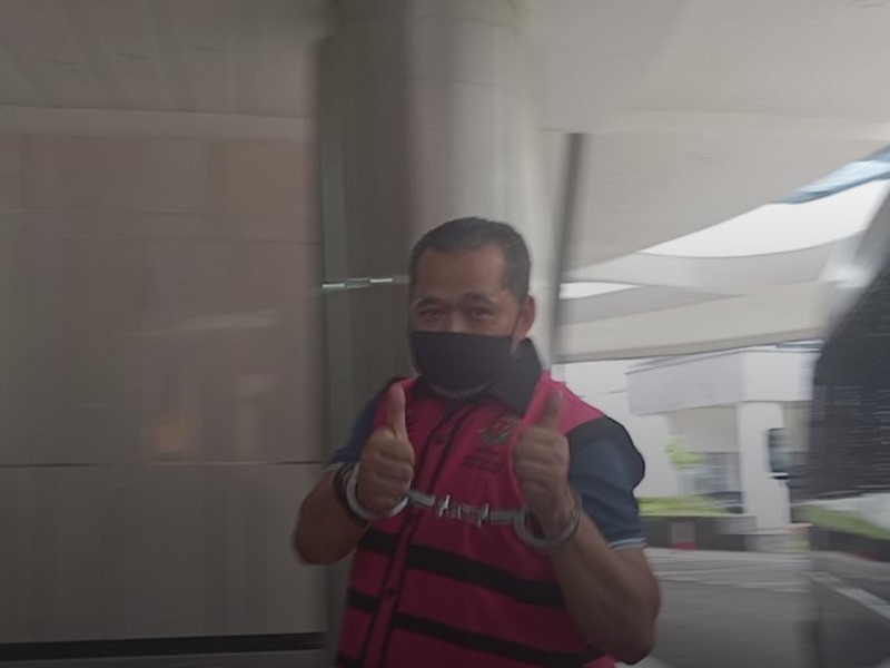 Tersangka kasus suap penanganan perkara ekspor crude palm oil (CPO) sekaligus Hakim Pengadilan Negeri Jakarta Selatan, Djuyamto saat hendak diperiksa di Kejaksaan Agung, Jakarta, Selasa (10/6/2025) Tersangka kasus suap penanganan perkara ekspor crude palm oil (CPO) sekaligus Hakim Pengadilan Negeri Jakarta Selatan, Djuyamto saat hendak diperiksa di Kejaksaan Agung, Jakarta, Selasa (10/6/2025).
