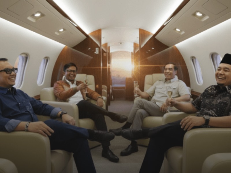 Anggota KPU sedang menikmati penerbangan jet pribadi pakai uang rakyat.