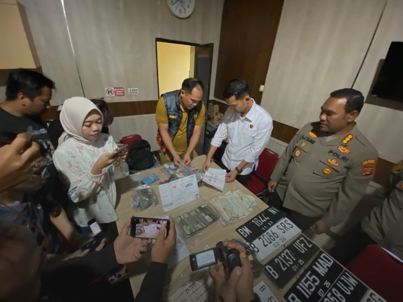 Kasus polisi tangkap polisi.