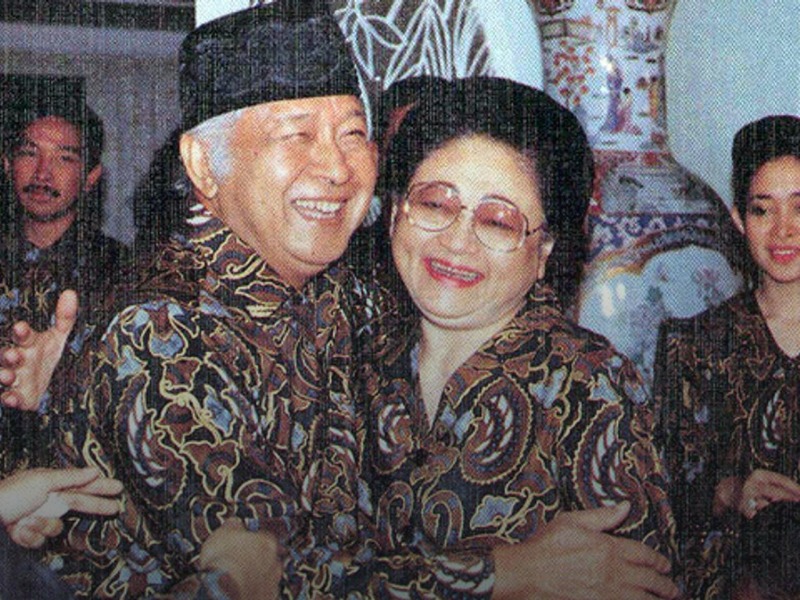 Mantan Presiden Soeharto dan Istri Sri Hartinah alias Ibu Tien Soeharto.