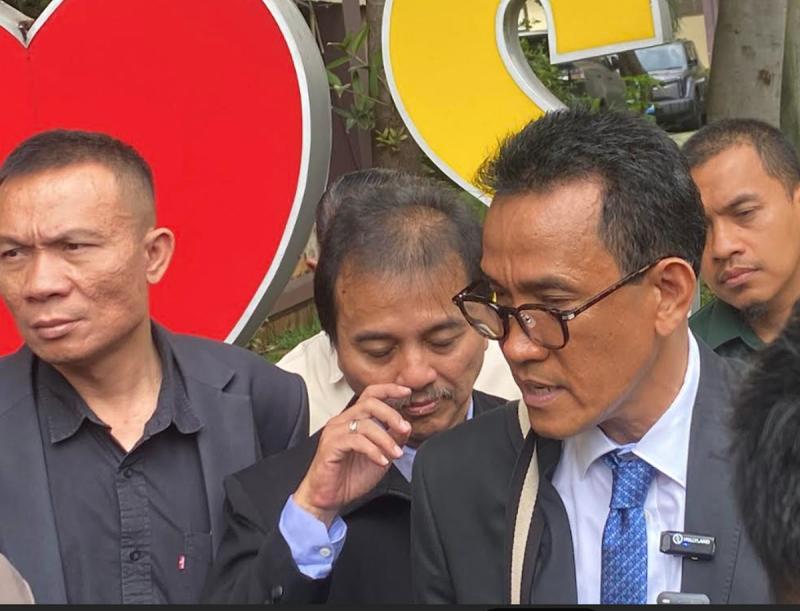 Rismon Sianipar, Roy Suryo, Refli Harun.