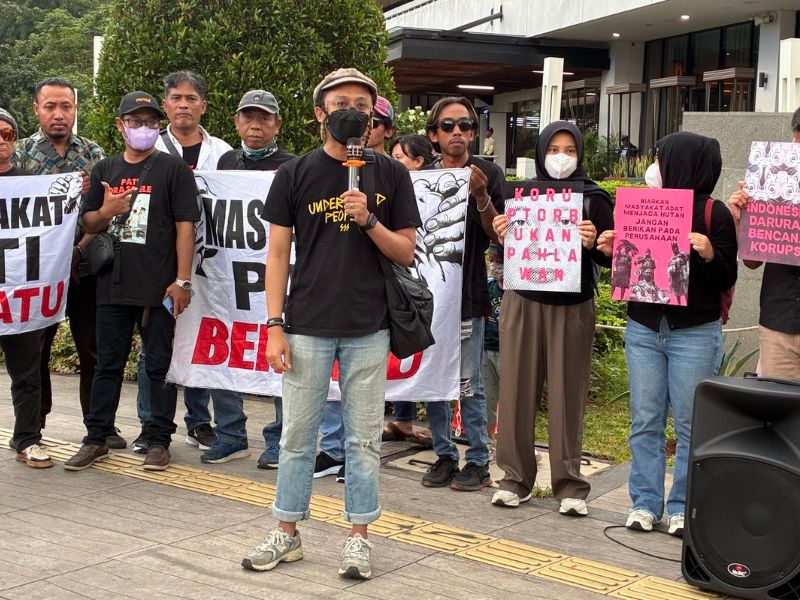 Indonesia Corruption Watch (ICW) dan Komisi Untuk Orang Hilang untuk Korban Tindak Kekerasan (Kontras) melaporkan dugaan pemerasan yang dilakukan 43 anggota polisi selama periode 2022-2025 ke Komisi Pemberantasan Korupsi (KPK) pada Selasa (23/12/2025). 