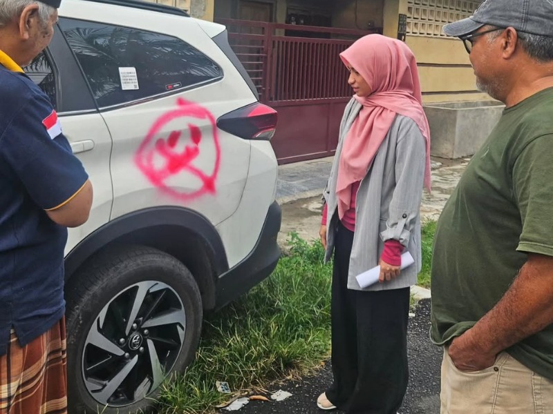 Mobil Sherly Annavita dicoret orang tak dikenal.