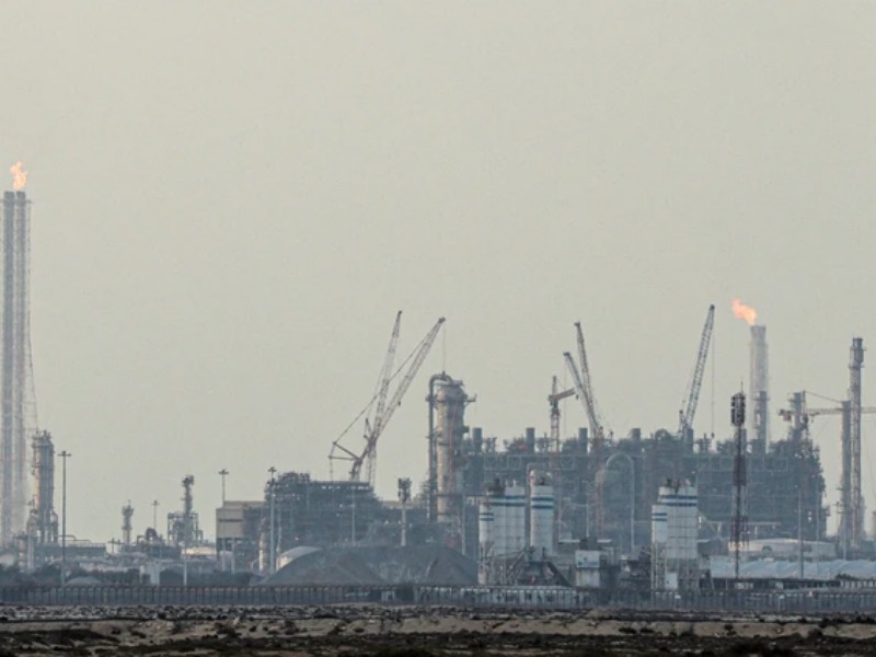 Ilustrasi kilang minyak yang diserang Amerika Serikat dan Israel.