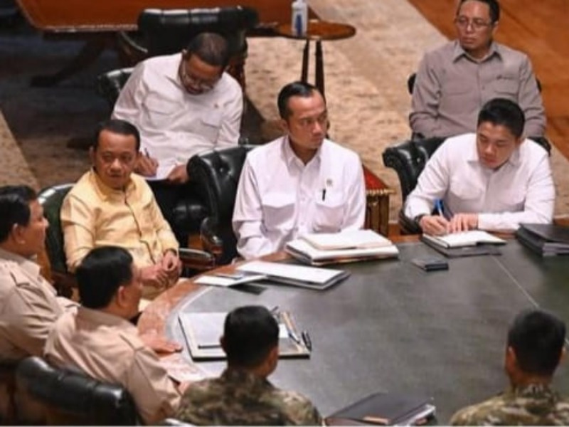 Presiden Prabowo Subianto menggelar rapat efisiensi sebagai dampak perang Amerika Serikat dan Iran.