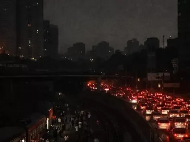 Ilustrasi pemadaman listrik di kota-kota Iran.