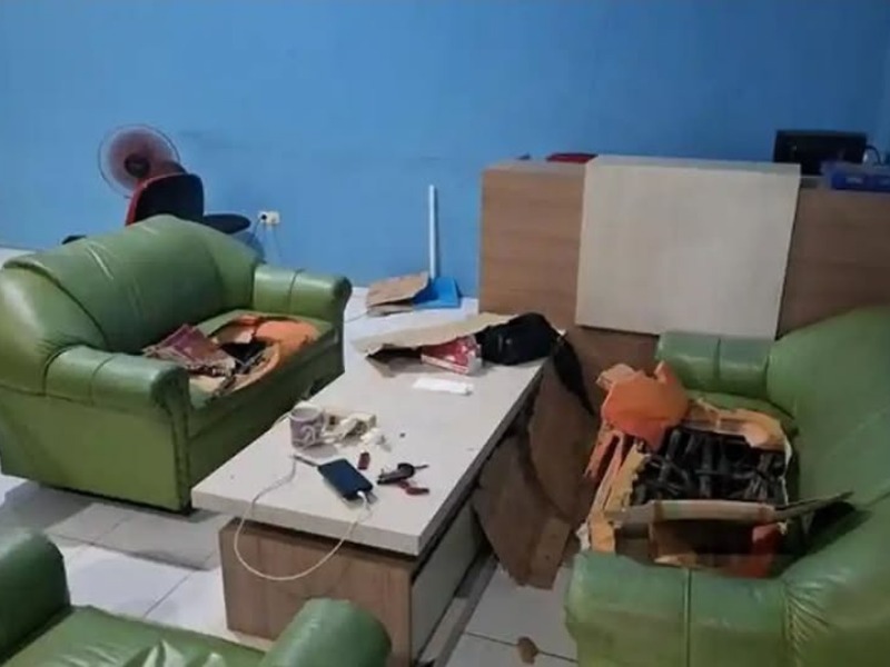 Perusakan kantor PWI Bangka Belitung.