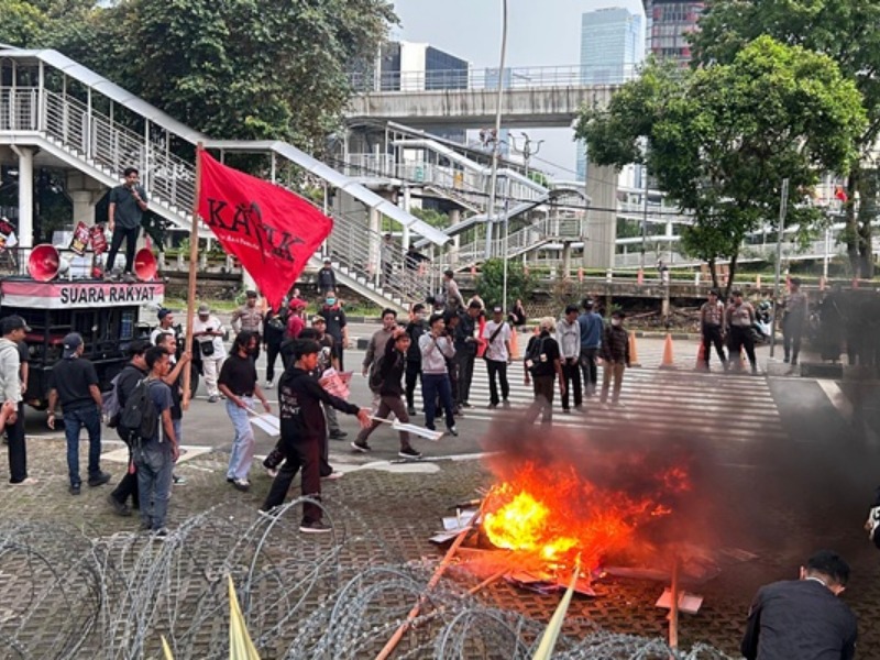 Aksi demonstrasi di depan gedung KPK. 