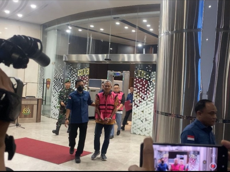 Kepala KSOP Rangga Ilung Handry Sulfian ditangkap aparat penegak hukum.