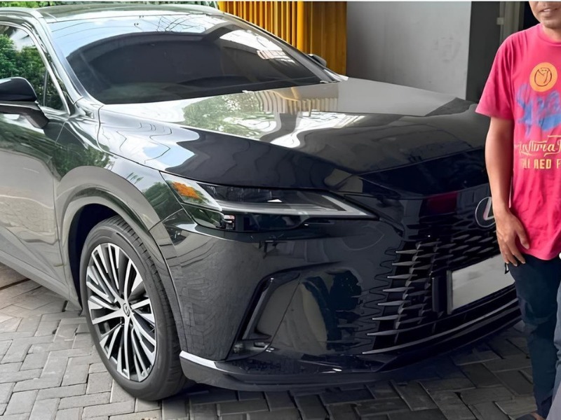 Mobil Lexus disita Debt Colector.
