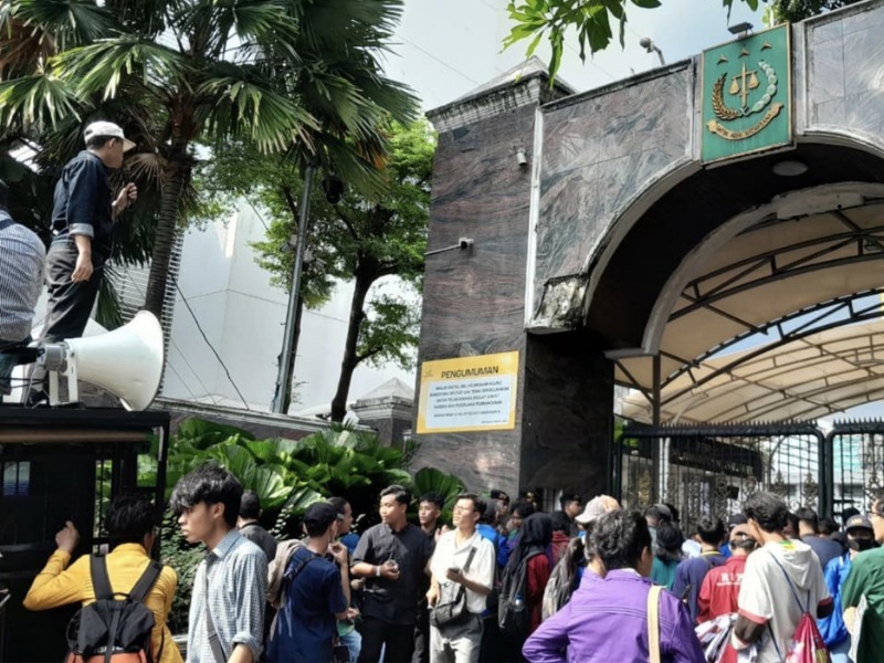 Aksi demo meminta tuntaskan kasus investasi Telkomsel di GoTo.