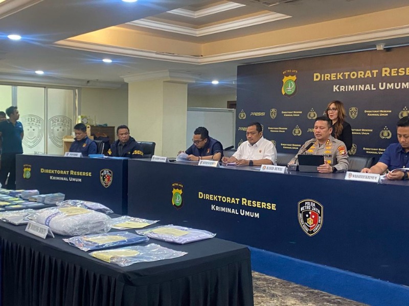 Konpres Polisi terkait kasus Travel Umroh Hanania.
