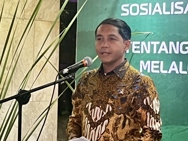 Tapi penyidik menemukan satu pertemuan yang belum terjawab — 2 Juni, di kantor Kementerian, antara Bupati dan Menteri Kehutanan Raja Juli Antoni sendiri. KPK kini membuka satu kemungkinan: memanggilnya.