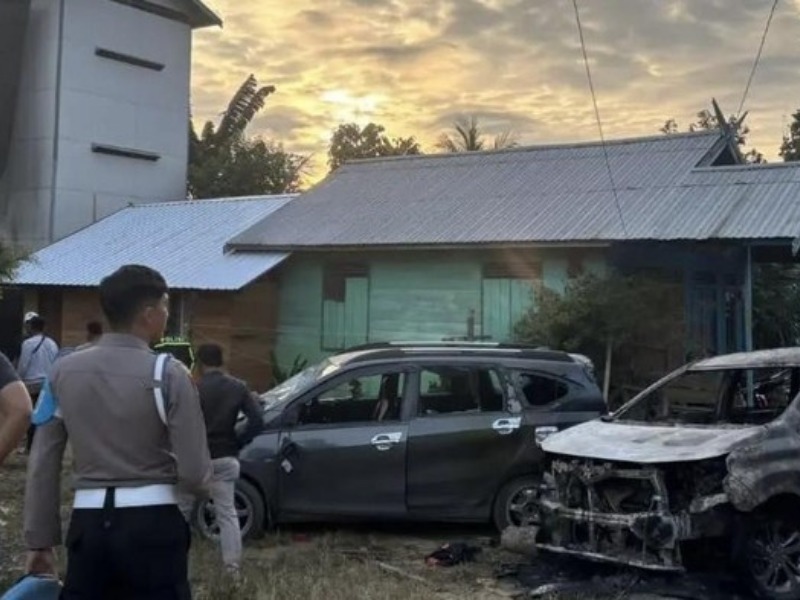 Tim narkoba bergerak diam-diam ke Tumbang Kalemei, memburu bandar sabu berinisial BIO. Penangkapan berjalan mulus, BIO diringkus. Tapi keluarganya melawan..