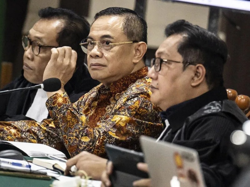 Sudewo, mantan anggota Komisi V DPR yang kini jadi Bupati Pati nonaktif, diseret ke kursi pedas Pengadilan Tipikor Semarang. Ia didakwa menerima suap dan gratifikasi dugaan Rp3,8 miliar dari proyek jalur kereta api.
