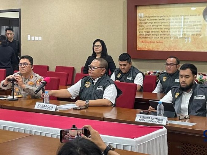 Polri menahan dua tersangka kasus korupsi fasilitas pembiayaan pengadaan batu bara PT PLN Batu Bara, IT (Investment Manager PT PPA) dan FSN (Kepala Divisi Operasional PT BAS).