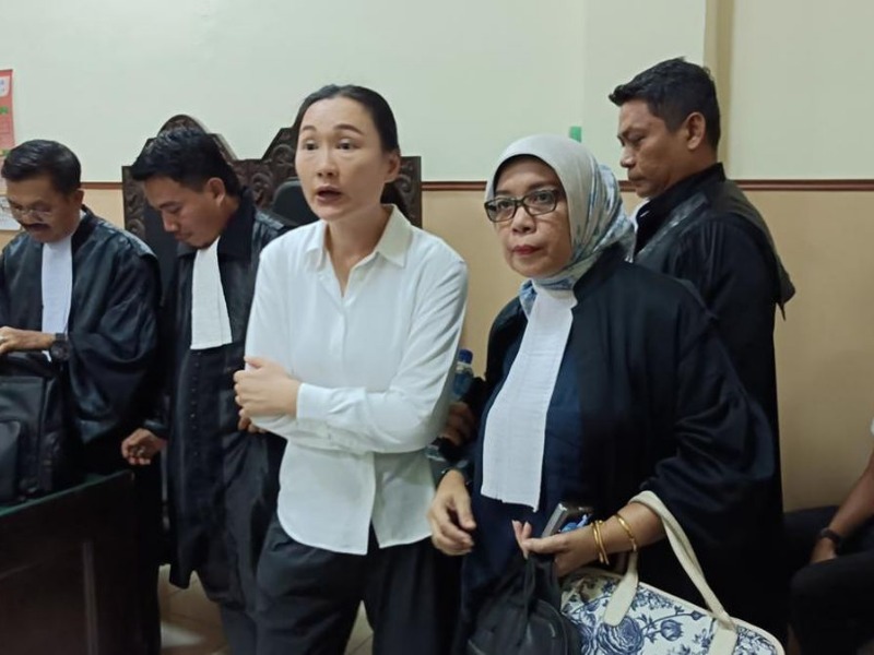 Isabel Tanihaha, terpidana korupsi kerja sama pembangunan Lombok City Center, membayar uang pengganti dan denda Rp618 juta ke Kejari Mataram usai divonis 5 tahun penjara oleh Mahkamah Agung dalam skandal penyalahgunaan aset daerah.