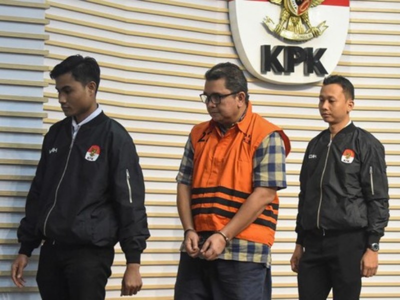 Jaksa KPK menuntut mantan Dirut PGN Hendi Prio Santoso 5 tahun penjara dalam kasus korupsi jual beli gas dengan PT IAE.
