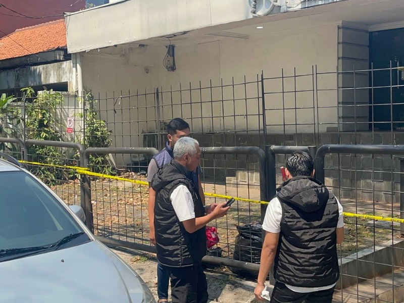Sutrimo, diduga Kepala Rumah Tangga eks Jampidsus Febrie Adriansyah, ditemukan tewas misterius di klinik kecantikan terbengkalai sehari sebelum bosnya resmi ditahan.
