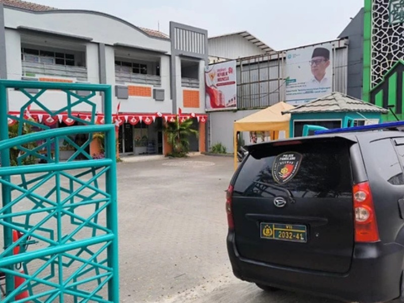 Sengketa lahan UIN Jakarta dan Yayasan Syarif Hidayatullah memanas, dugaan pengambilalihan paksa sekolah versus bantahan kampus.