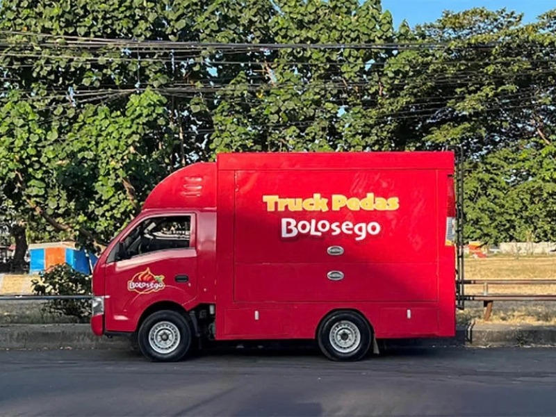 Food truck Bolosego berizin resmi Keraton Yogyakarta, tapi dihentikan usai dipalak paguyuban parkir dan oknum polisi. Propam menetapkan AIPDA S sebagai terduga pelanggar, sementara Sri Sultan HB X turun tangan minta kasus dituntaskan.