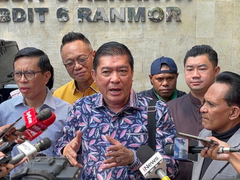Meski vonis pencemaran nama baik terhadap Jusuf Kalla sudah inkrah sejak 2019 dan belum dieksekusi, Silfester Matutina justru diangkat jadi Komisaris Independen PT Pelindo Jasa Maritim jabatan BUMN keduanya dalam setahun terakhir.