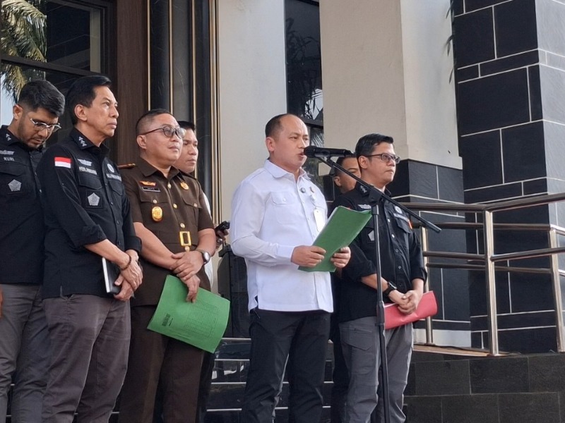 Kejaksaan Agung menetapkan perwira TNI aktif, Kolonel Cpl Budi Utomo, tersangka baru kasus korupsi tata kelola Makan Bergizi Gratis di Badan Gizi Nasional dengan kerugian negara ditaksir Rp10 triliun.