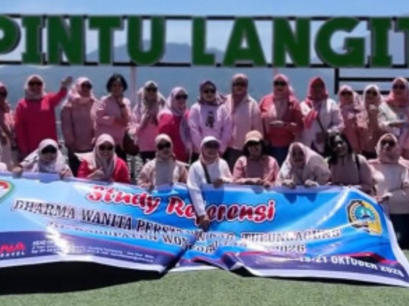 Rombongan Dharma Wanita Persatuan Tulungagung menuai kritik usai video wisata ke Dieng dan kuliner di Solo, dibiayai APBD Rp50 juta dengan dalih studi referensi, videonya sempat dihapus usai ramai diperbincangkan warganet.