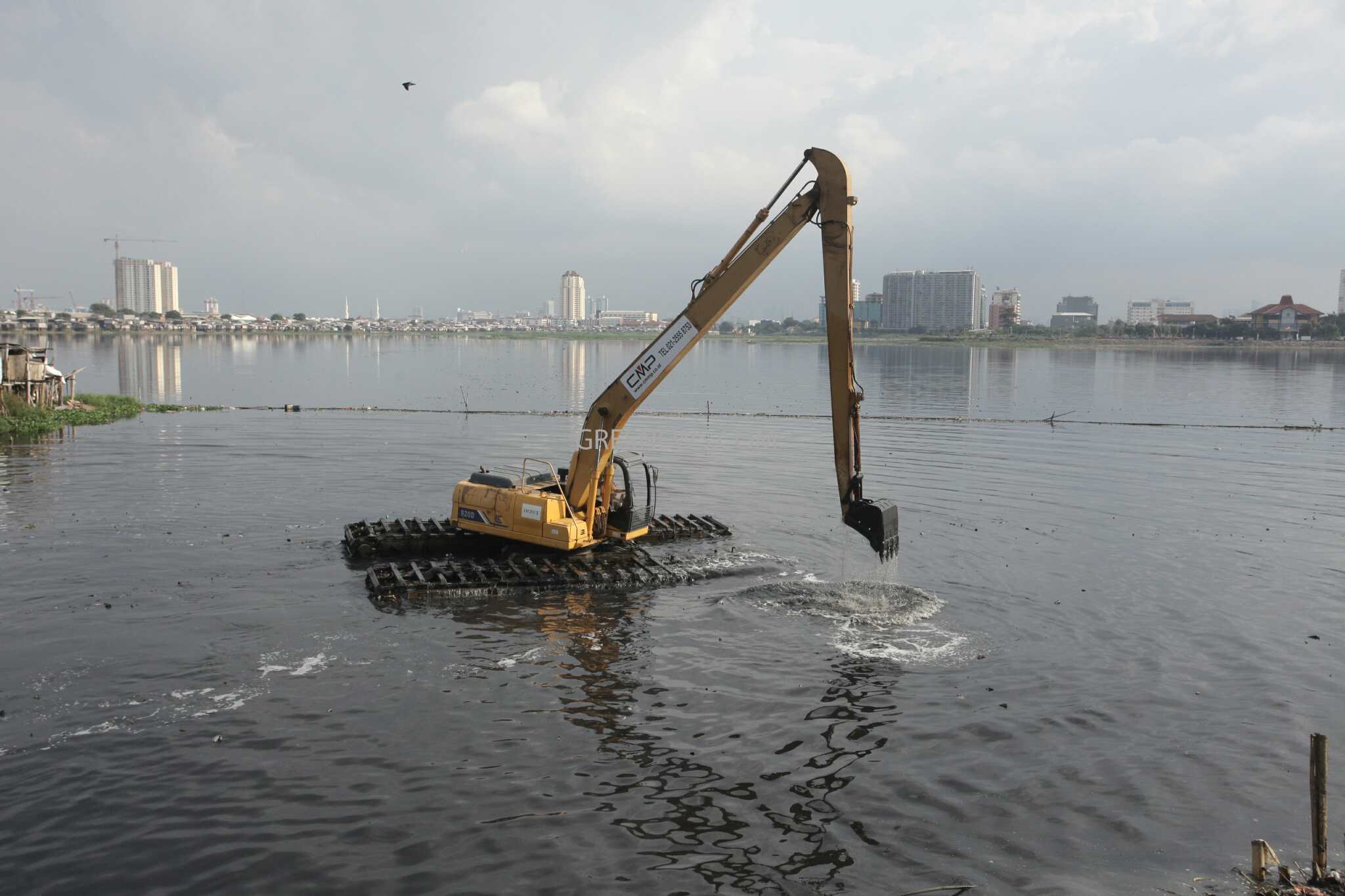 FOTO: Pengerukan Waduk Pluit